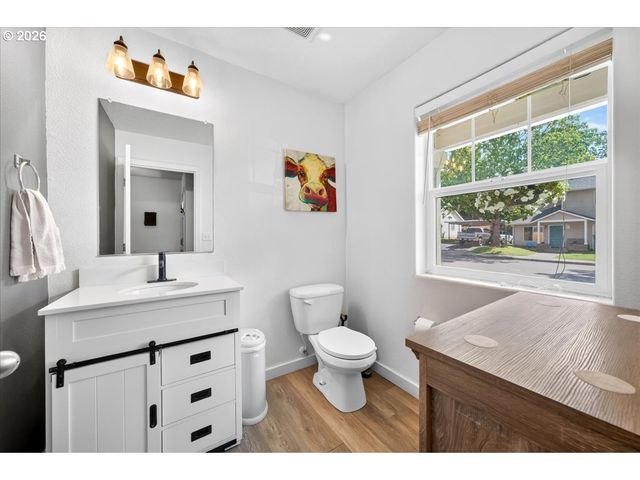 228 E 12TH St, Lafayette, OR 97127