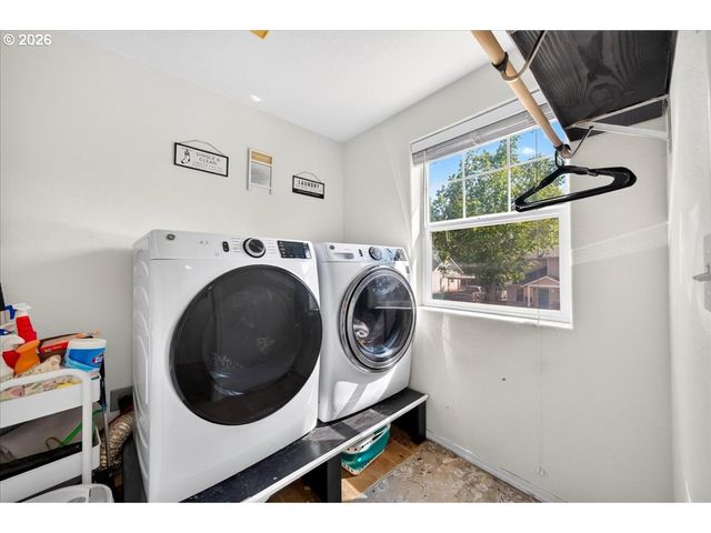 228 E 12TH St, Lafayette, OR 97127