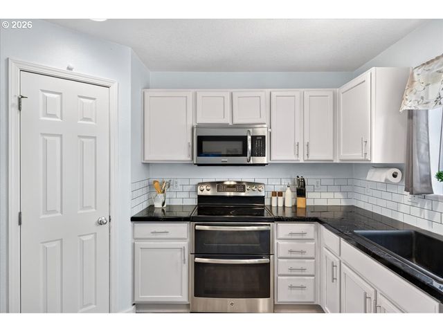 228 E 12TH St, Lafayette, OR 97127