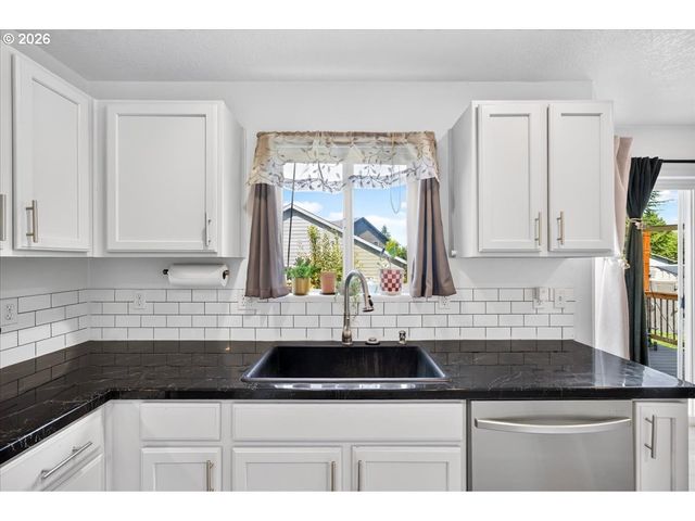 228 E 12TH St, Lafayette, OR 97127