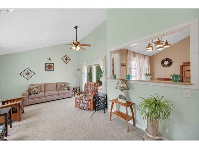 1010 WELL St, Silverton, OR 97381