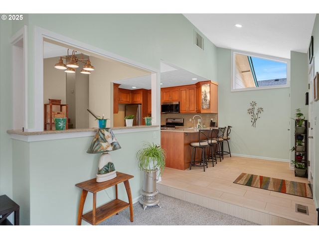 1010 WELL St, Silverton, OR 97381