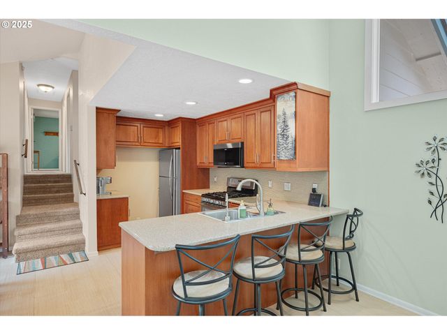 1010 WELL St, Silverton, OR 97381