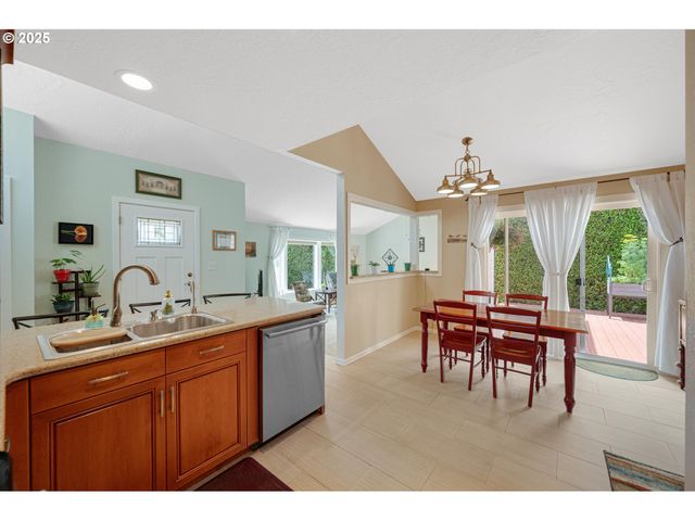 1010 WELL St, Silverton, OR 97381