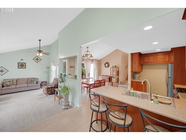 1010 WELL St, Silverton, OR 97381