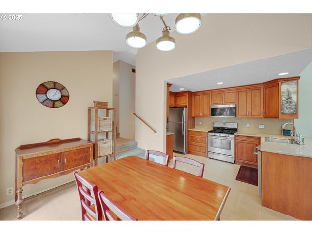 1010 WELL St, Silverton, OR 97381