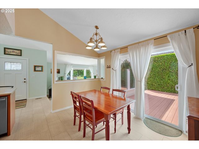 1010 WELL St, Silverton, OR 97381