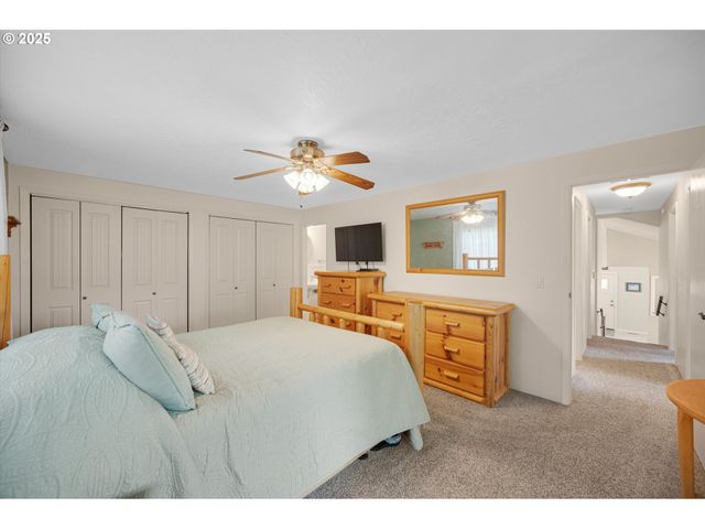 1010 WELL St, Silverton, OR 97381