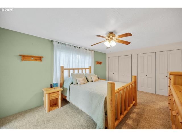 1010 WELL St, Silverton, OR 97381