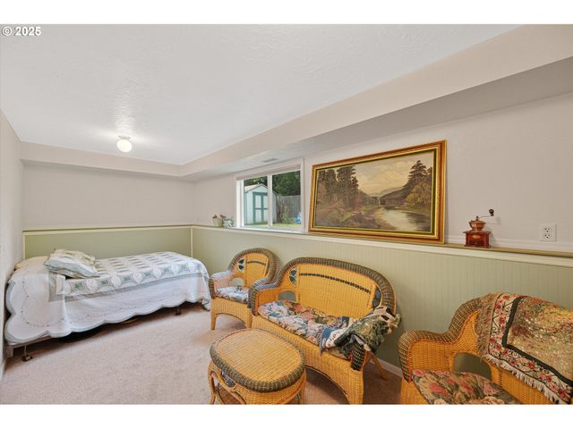 1010 WELL St, Silverton, OR 97381