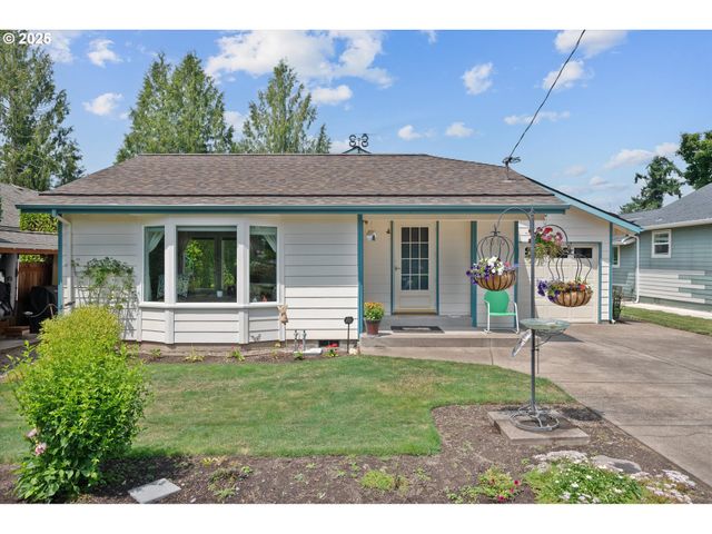 1010 WELL St, Silverton, OR 97381