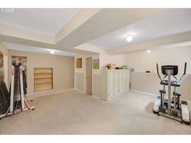 1010 WELL St, Silverton, OR 97381