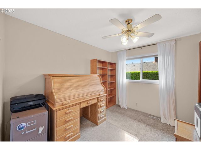 1010 WELL St, Silverton, OR 97381