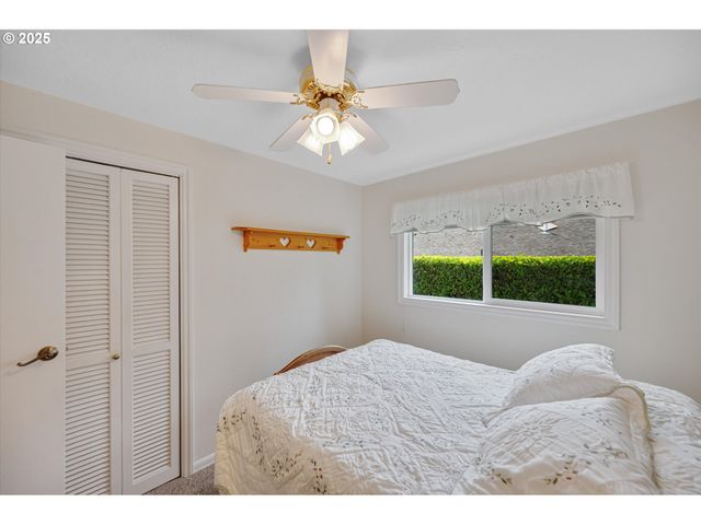 1010 WELL St, Silverton, OR 97381