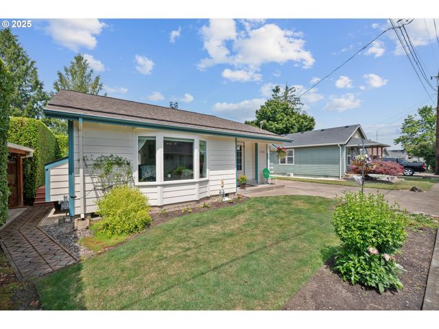 1010 WELL St, Silverton, OR 97381