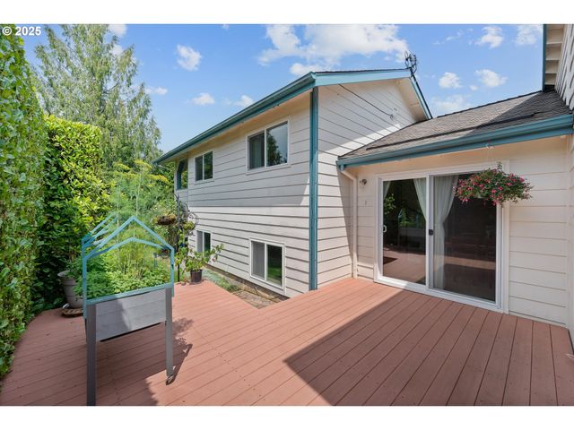 1010 WELL St, Silverton, OR 97381