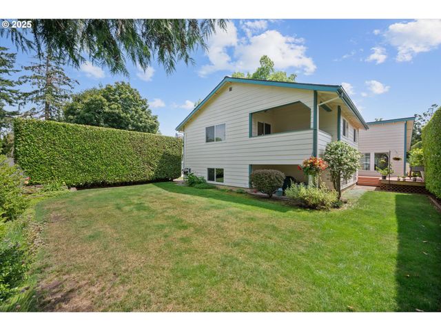 1010 WELL St, Silverton, OR 97381