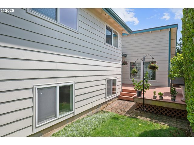 1010 WELL St, Silverton, OR 97381