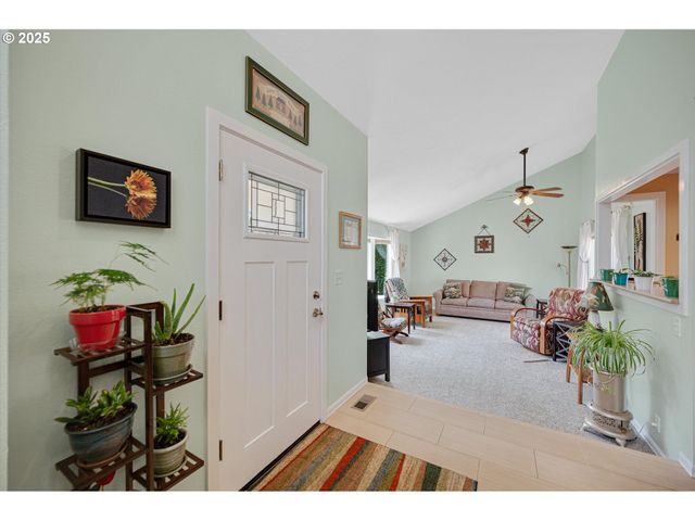 1010 WELL St, Silverton, OR 97381