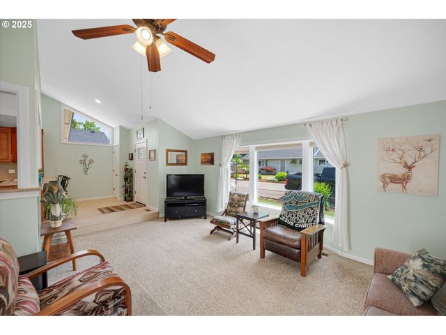 1010 WELL St, Silverton, OR 97381