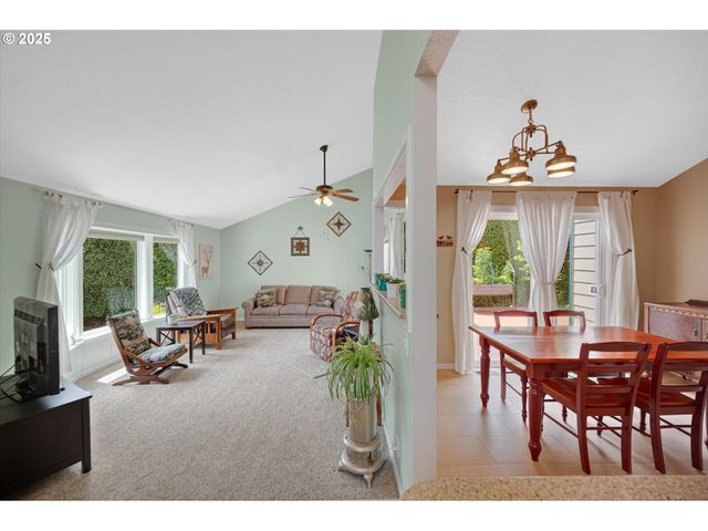 1010 WELL St, Silverton, OR 97381