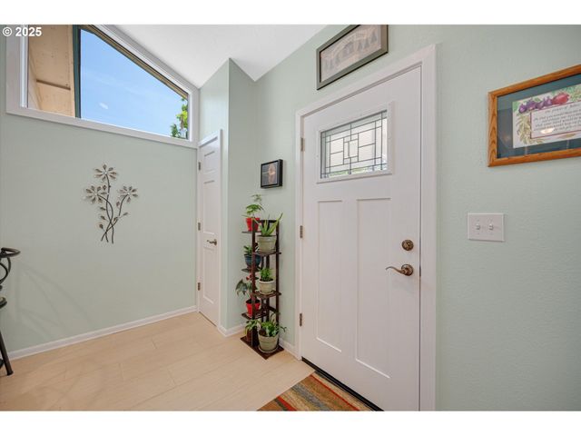 1010 WELL St, Silverton, OR 97381