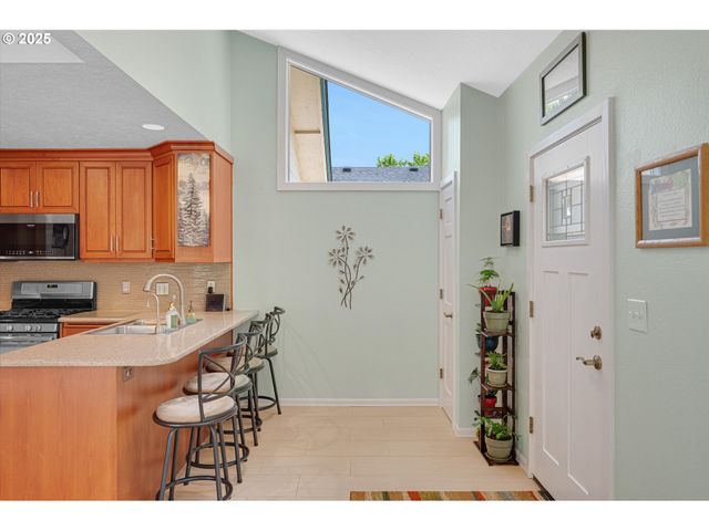 1010 WELL St, Silverton, OR 97381