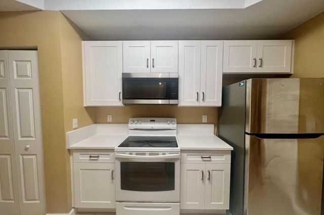 2920 HIDDEN HILLS Road 1304, West Palm Beach, FL 33411