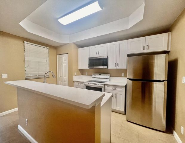 2920 HIDDEN HILLS Road 1304, West Palm Beach, FL 33411