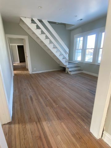 8046 S MANISTEE Avenue 2, Chicago, IL 60617