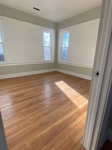 8046 S MANISTEE Avenue 2, Chicago, IL 60617