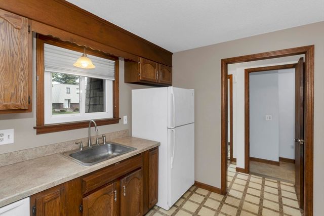 58 Beekman Dr 58, Agawam, MA 01001