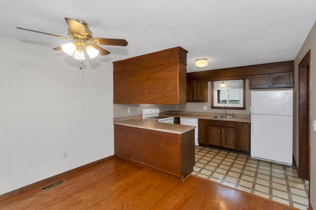 58 Beekman Dr 58, Agawam, MA 01001