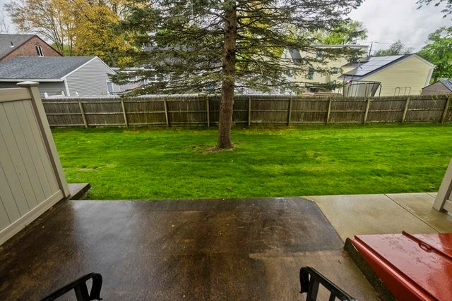 58 Beekman Dr 58, Agawam, MA 01001