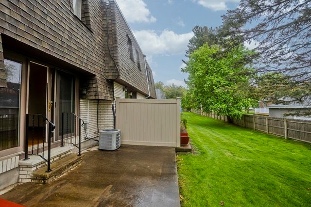 58 Beekman Dr 58, Agawam, MA 01001