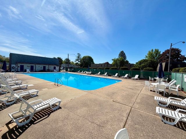 58 Beekman Dr 58, Agawam, MA 01001