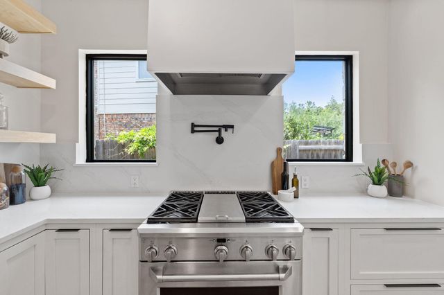5700 Trelawney LN, Austin, TX 78739