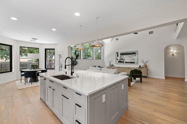 5700 Trelawney LN, Austin, TX 78739