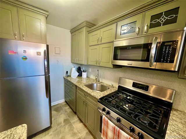 35-31 85 Street 8L, Jackson Heights, NY 11372