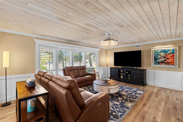 1896 SAILFISH ROAD S, St Petersburg, FL 33707