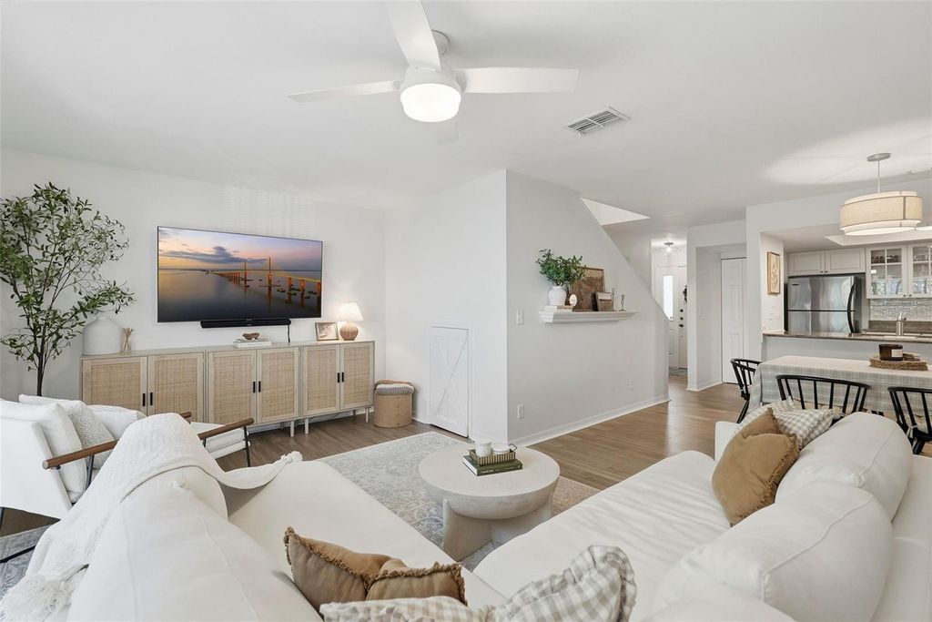 Image 4 of property listing at 606 S GLEN AVENUE 11, Tampa, FL 33609