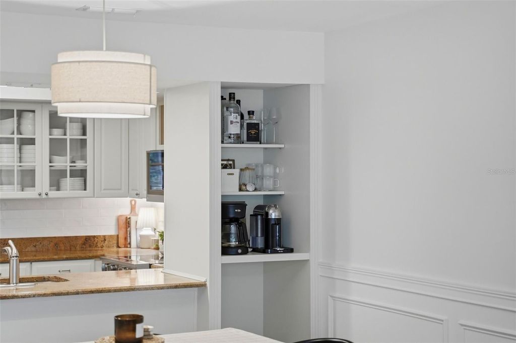 Image 9 of property listing at 606 S GLEN AVENUE 11, Tampa, FL 33609