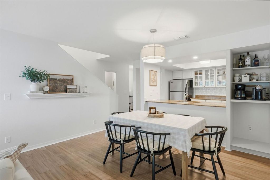 Image 10 of property listing at 606 S GLEN AVENUE 11, Tampa, FL 33609