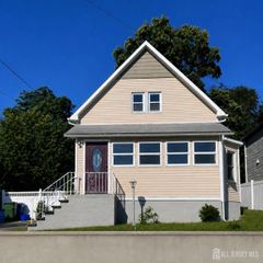 32 Embroidery Street, Sayreville, NJ 08872