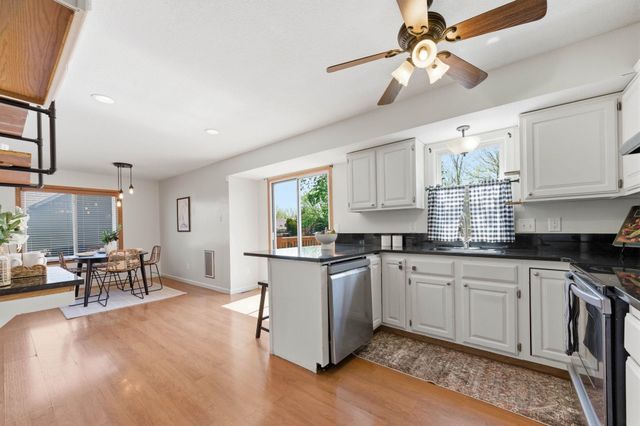 6643 E Saint James Pl, Bel Aire, KS 67226