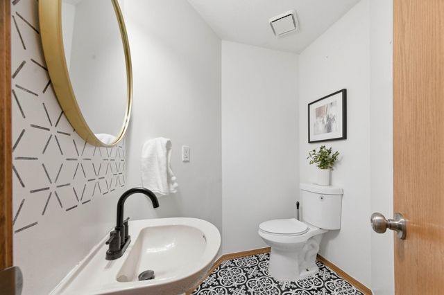 6643 E Saint James Pl, Bel Aire, KS 67226