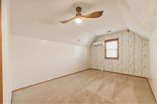 6643 E Saint James Pl, Bel Aire, KS 67226