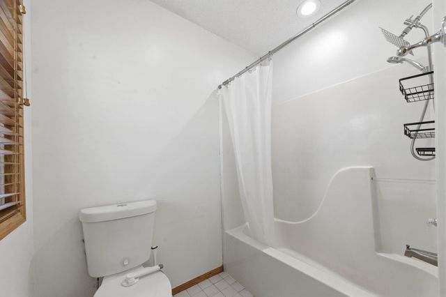 6643 E Saint James Pl, Bel Aire, KS 67226