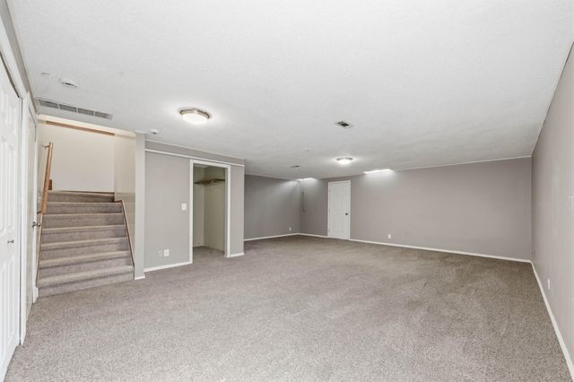 6643 E Saint James Pl, Bel Aire, KS 67226