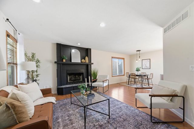 6643 E Saint James Pl, Bel Aire, KS 67226